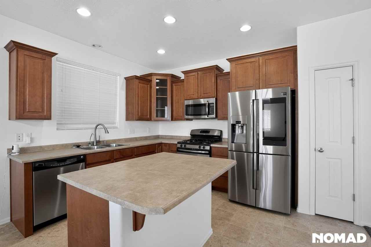 5459 N Chestnut St - Photo 3 of 29