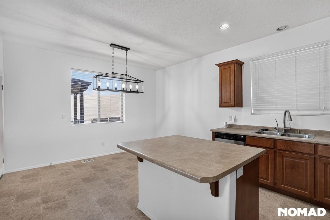 5459 N Chestnut St - Photo 5 of 29