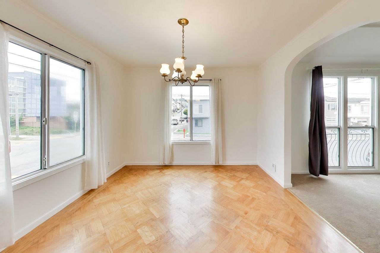 2101 35th Ave - Photo 4 of 33
