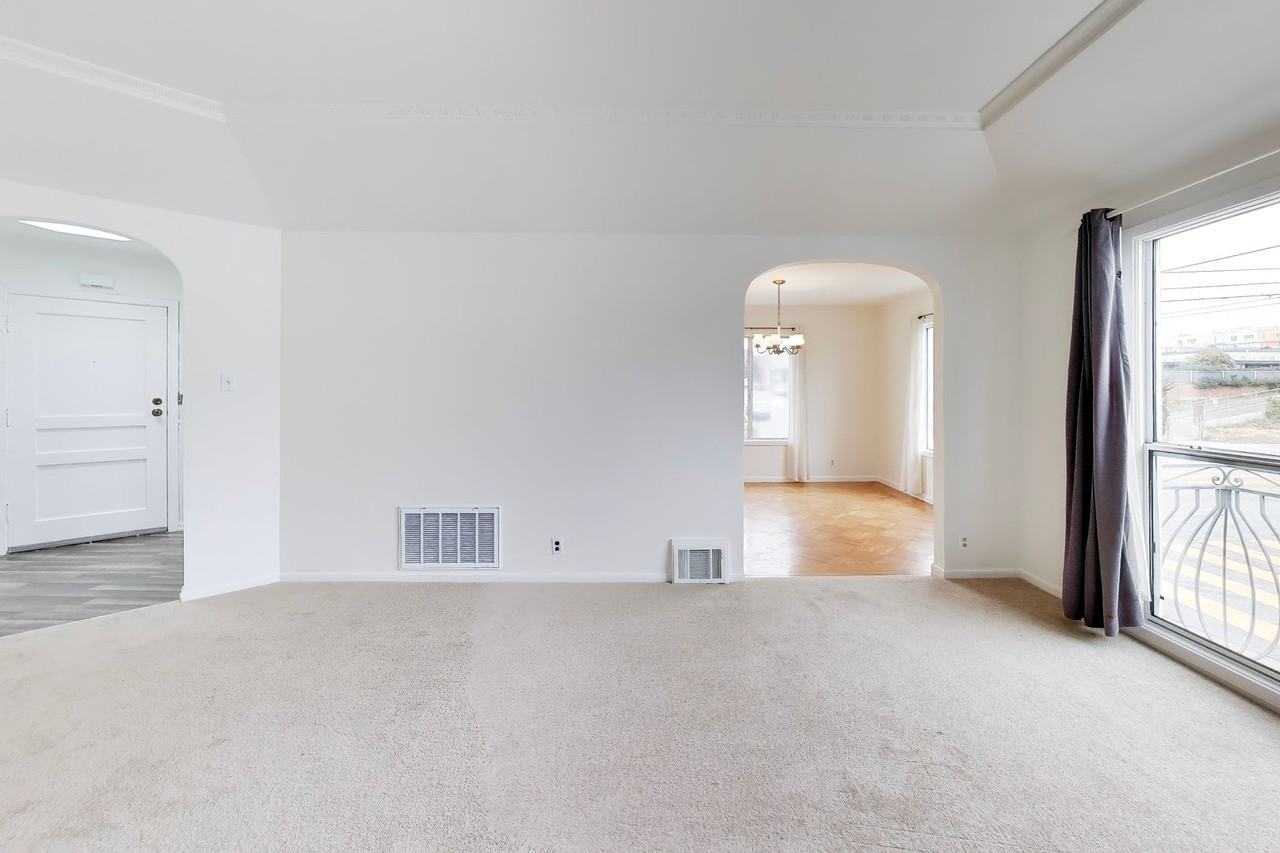 2101 35th Ave - Photo 5 of 33