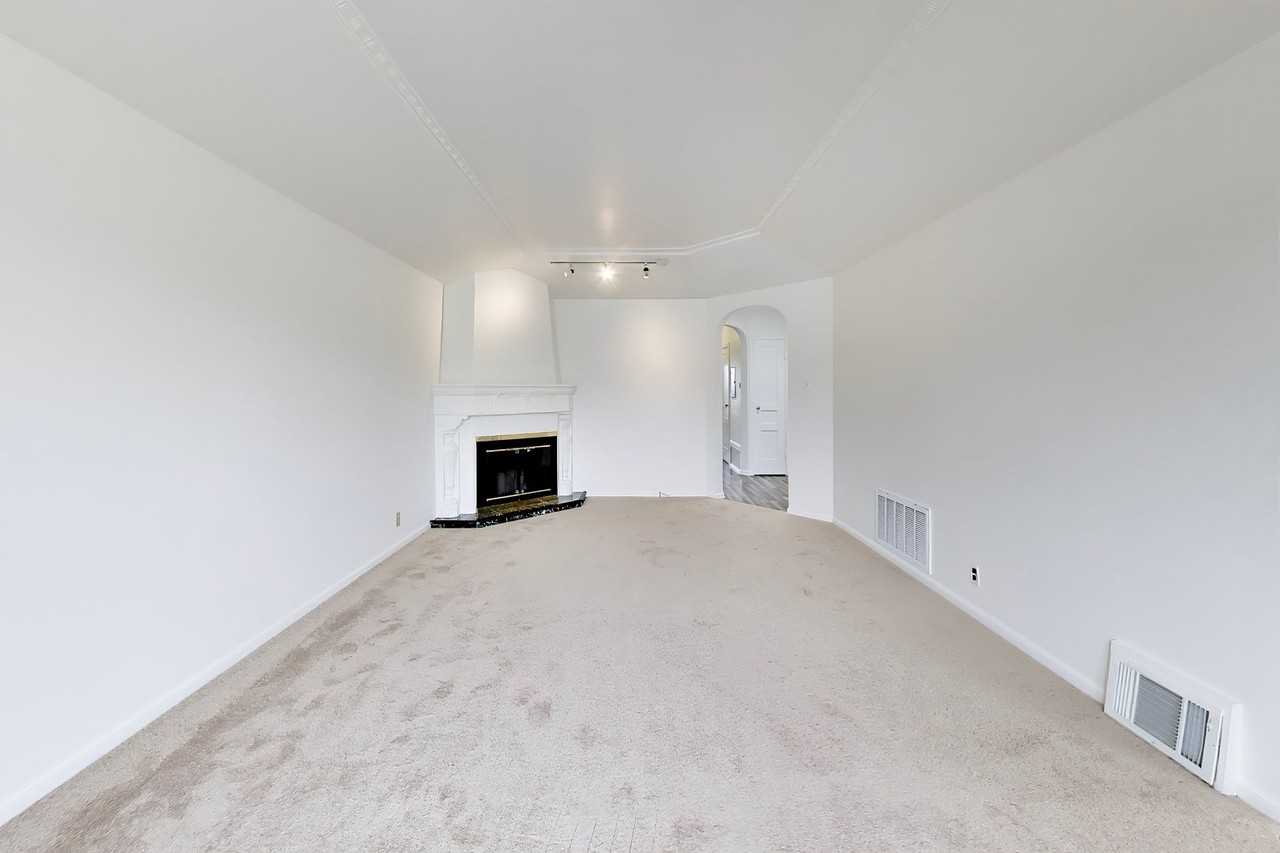 2101 35th Ave - Photo 7 of 33