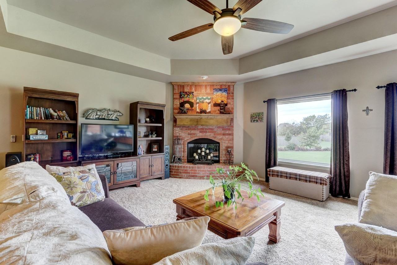 10625 Granada Dr - Photo 3 of 20
