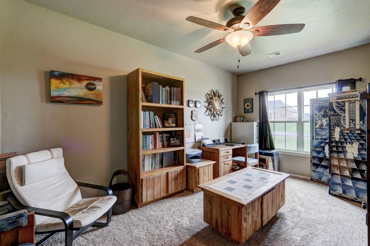 10625 Granada Dr - Photo 4 of 20