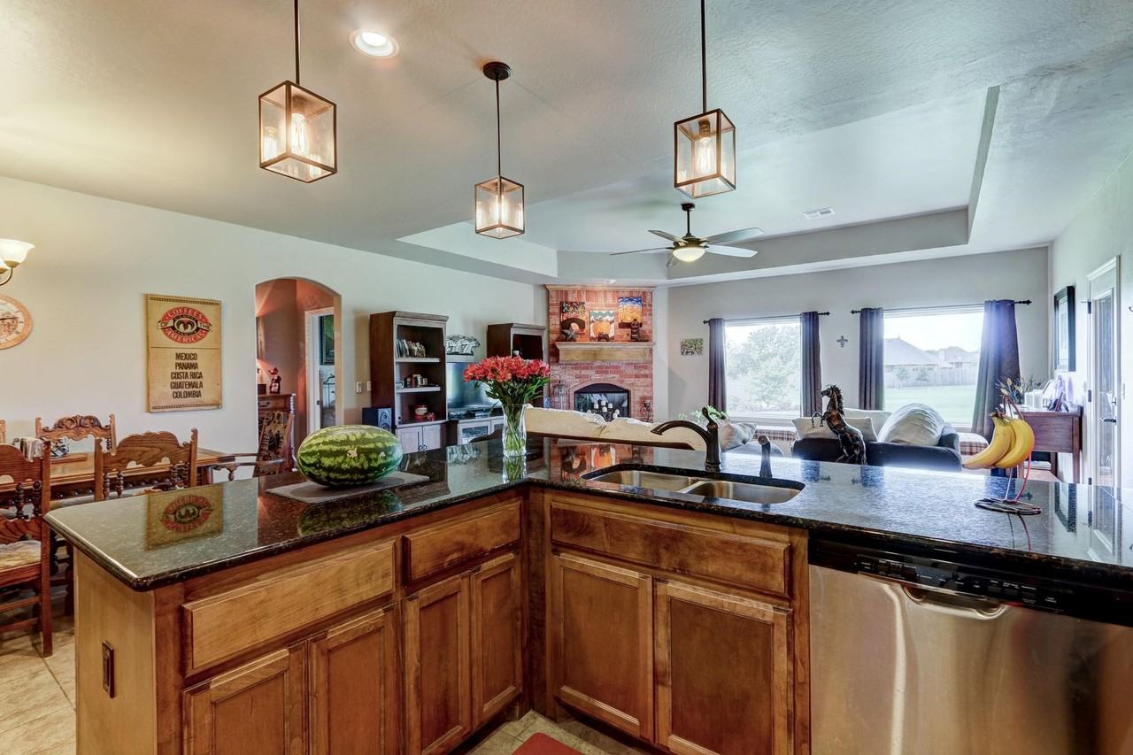 10625 Granada Dr - Photo 5 of 20