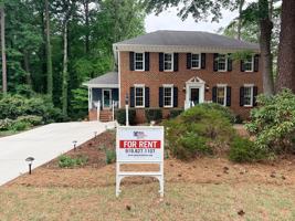 featured image of 1208 Nottingham Dr