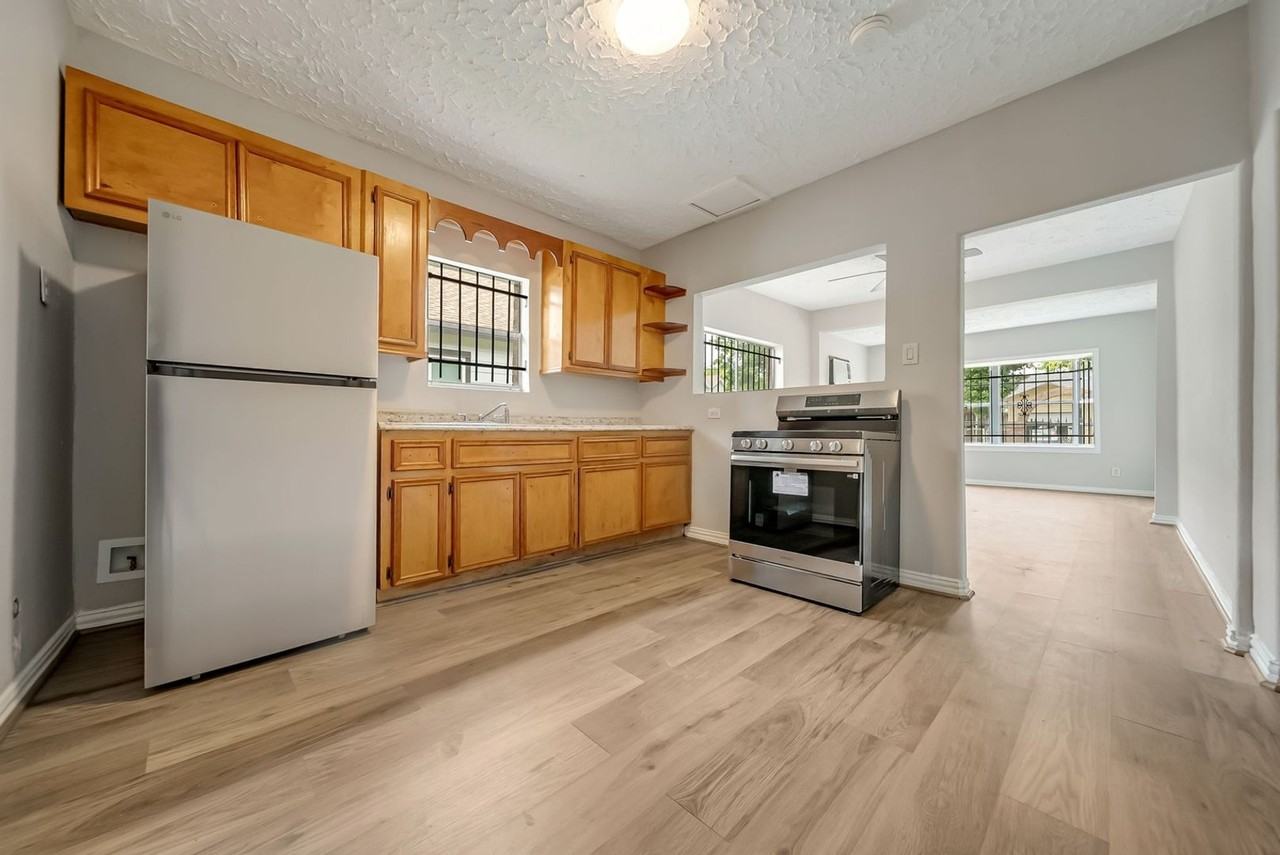5204 Nichols St - Photo 2 of 20