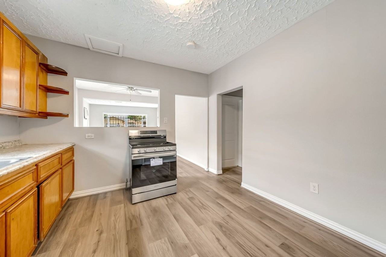 5204 Nichols St - Photo 4 of 20