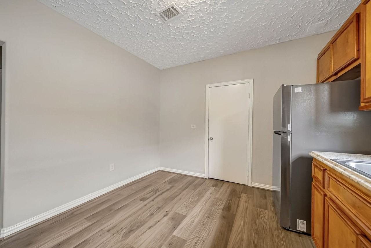 5204 Nichols St - Photo 5 of 20