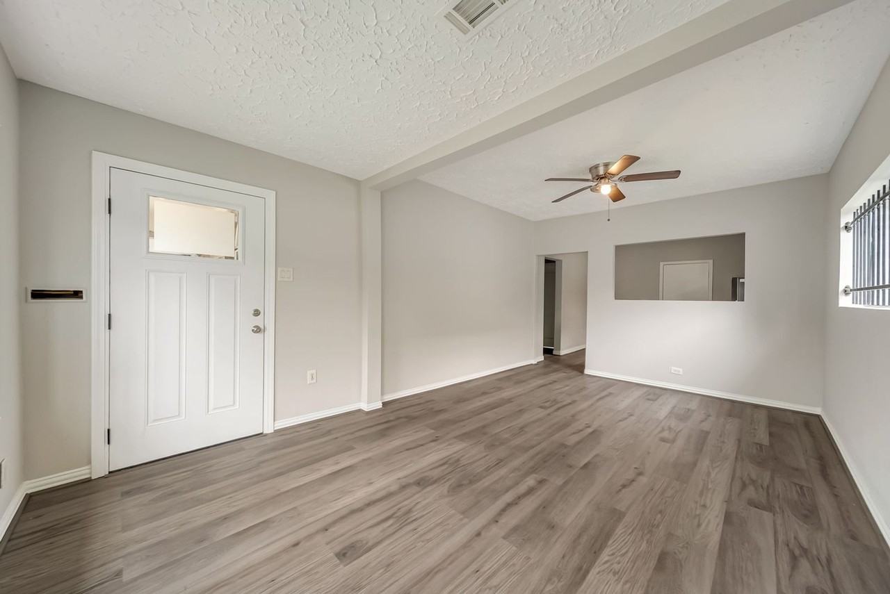 5204 Nichols St - Photo 6 of 20