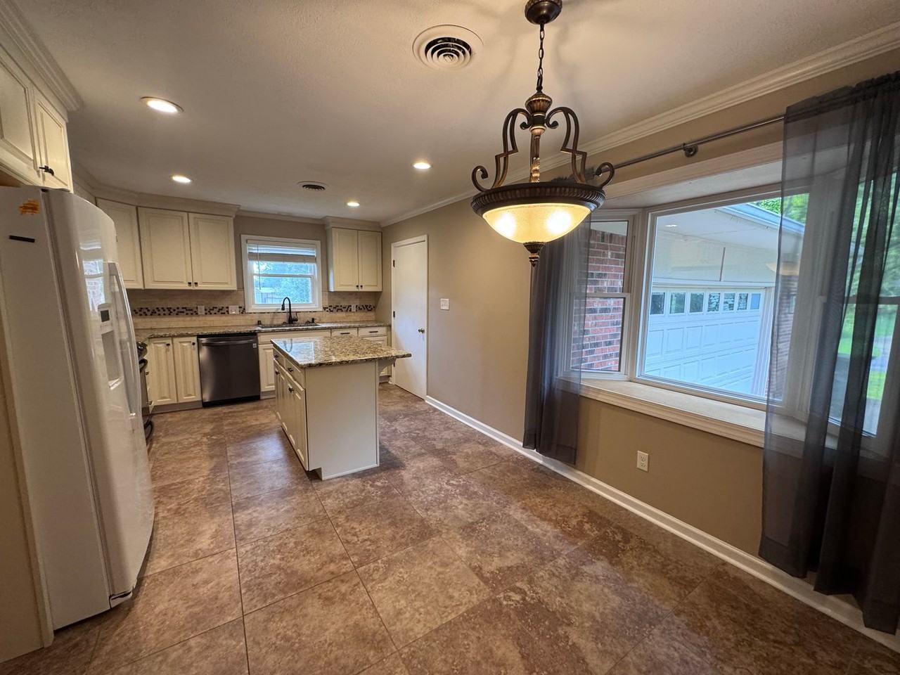 4430 Chicadee Dr - Photo 4 of 24