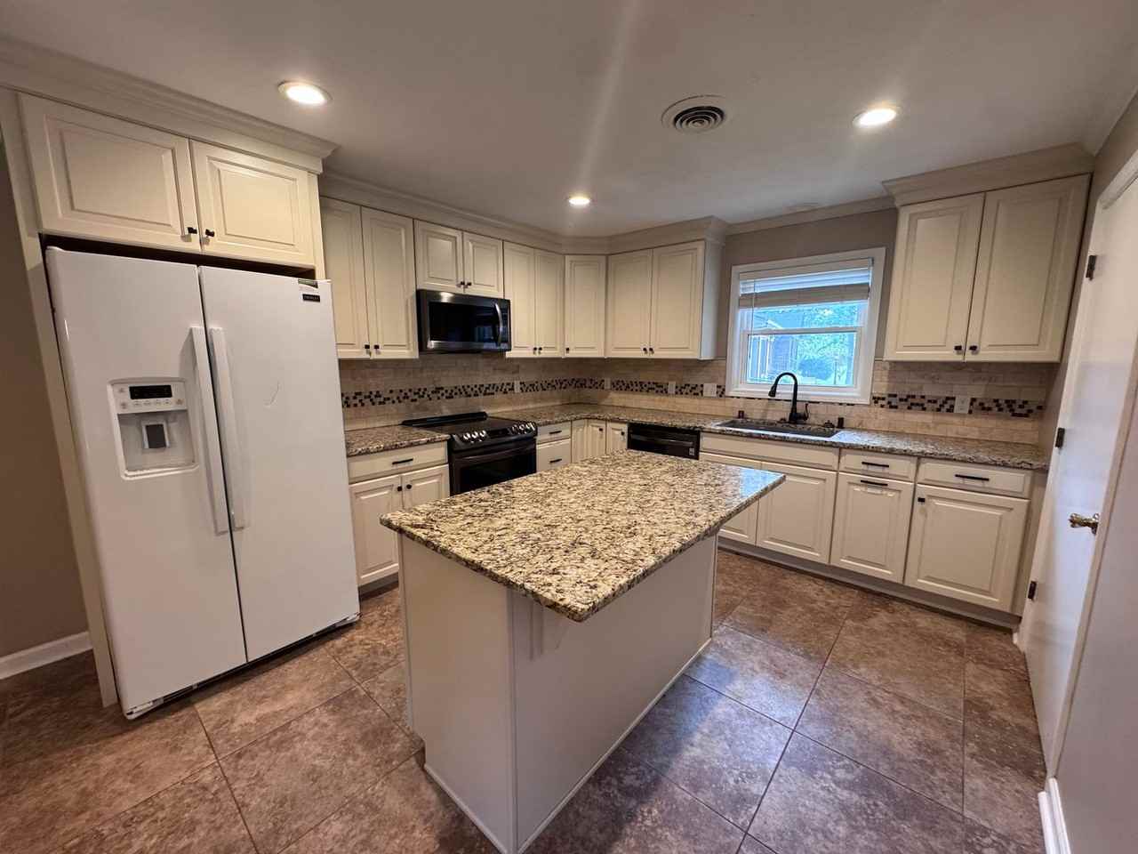 4430 Chicadee Dr - Photo 5 of 24