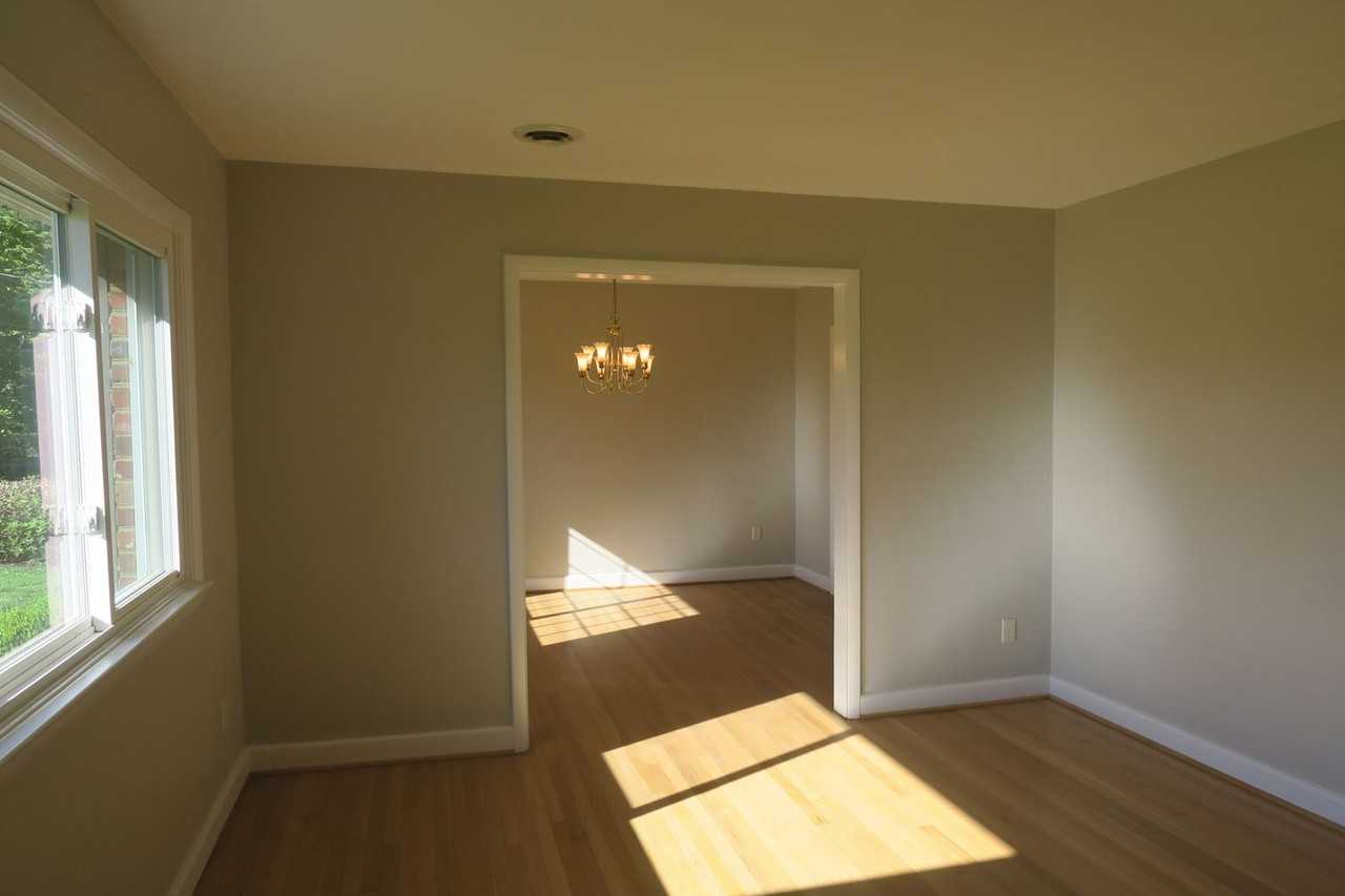 1389 Lakeside Rd - Photo 2 of 8