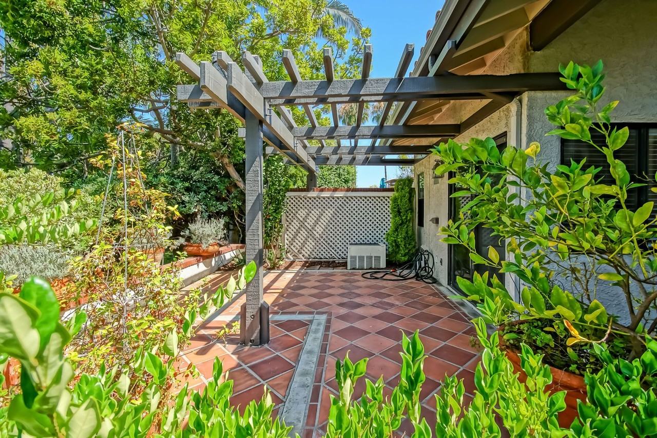 23 Coronado Ct - Photo 3 of 48
