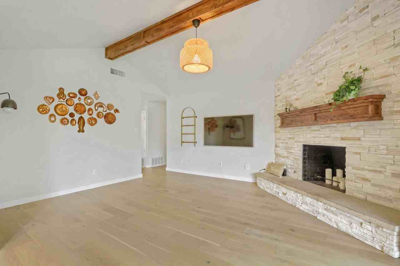 1602 Thornridge Rd - Photo 4 of 22