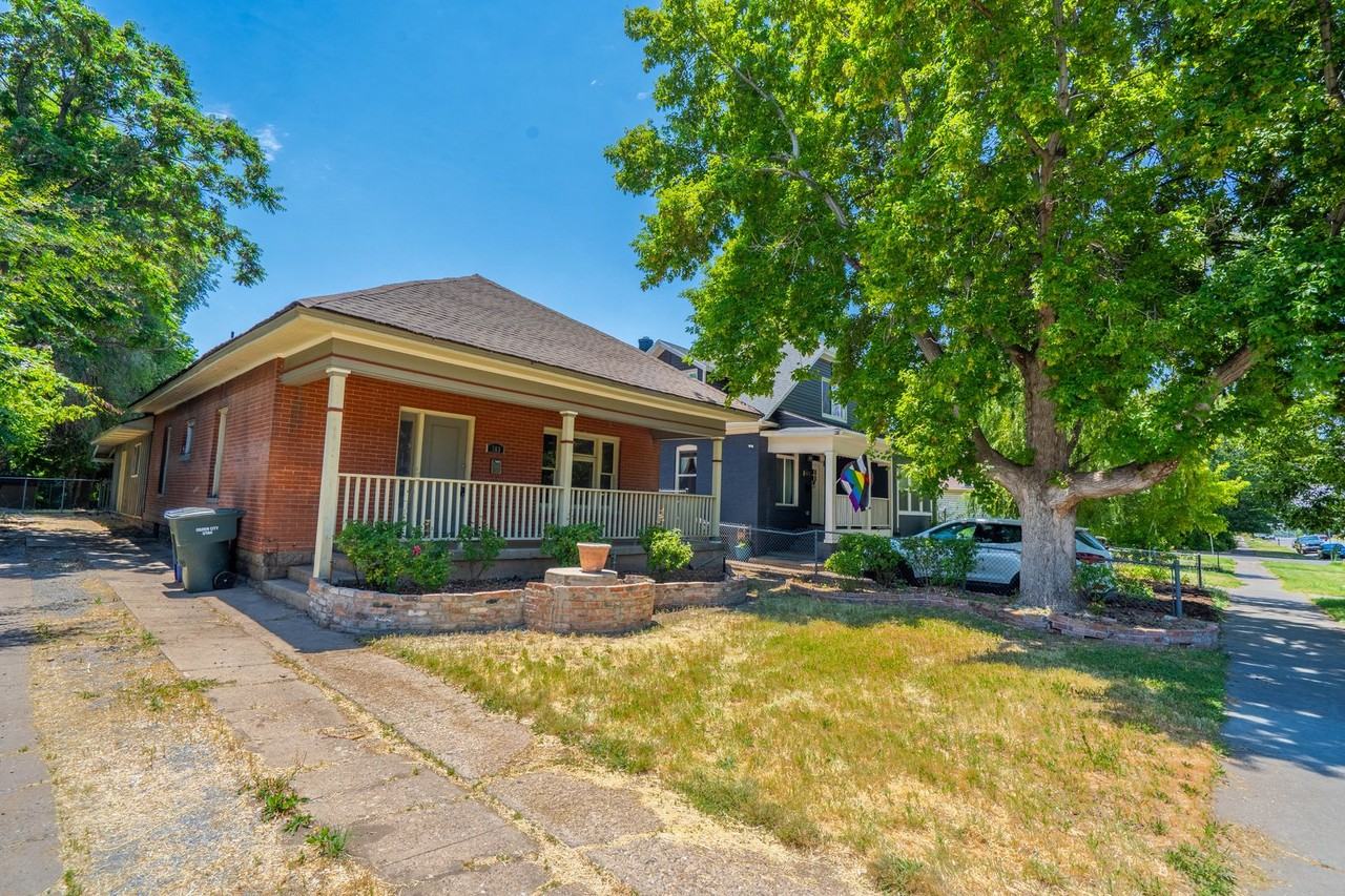 763 27th St - Photo 4 of 22