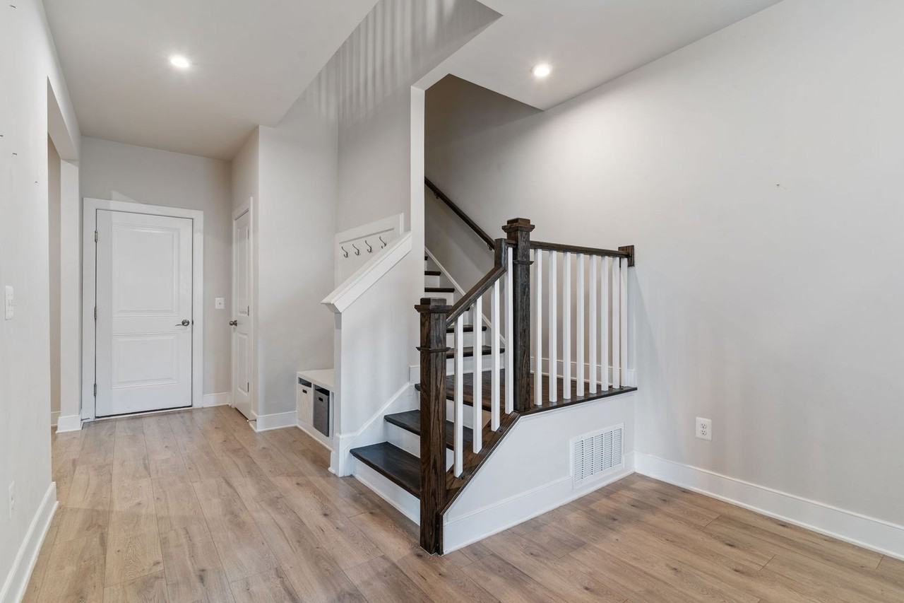 1460 Meadowlark Glen Rd - Photo 6 of 40