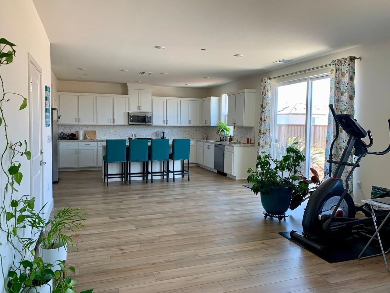 2050 Brighton Dr - Photo 6 of 40