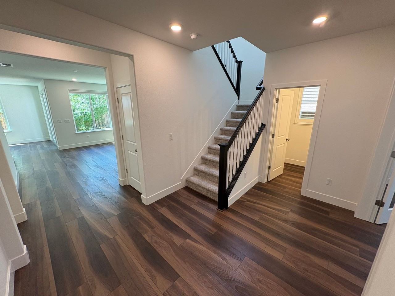 284 Bear Creek Dr - Photo 2 of 34