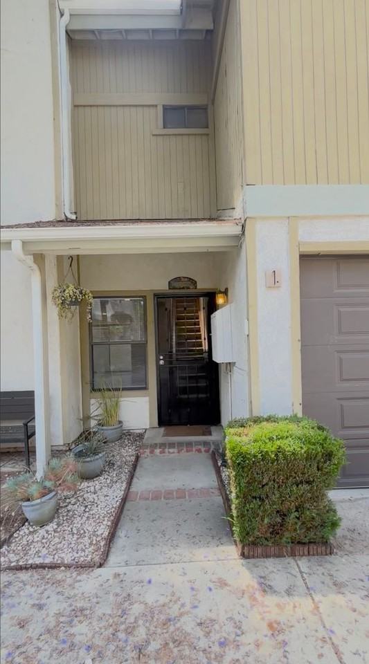 3310 E Collins Ave #1 - Photo 2 of 28