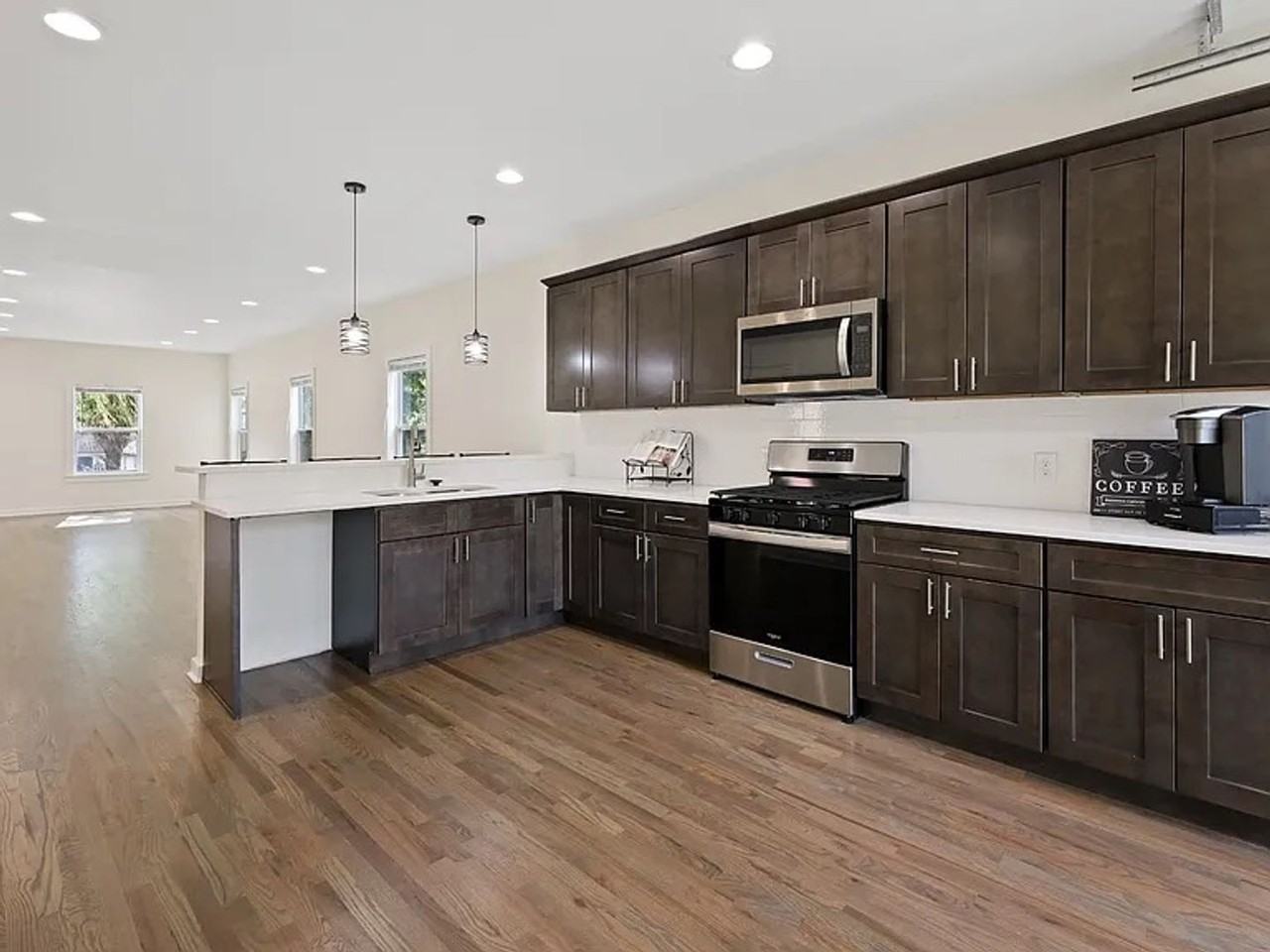 2218 14th Ave N - Photo 2 of 31