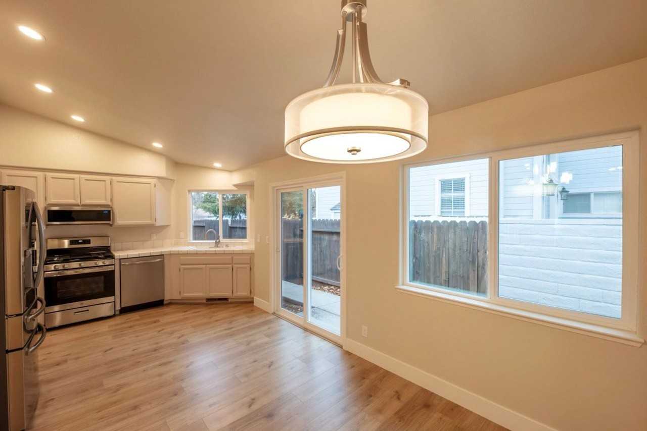 7562 Wheeldale Cir - Photo 2 of 34