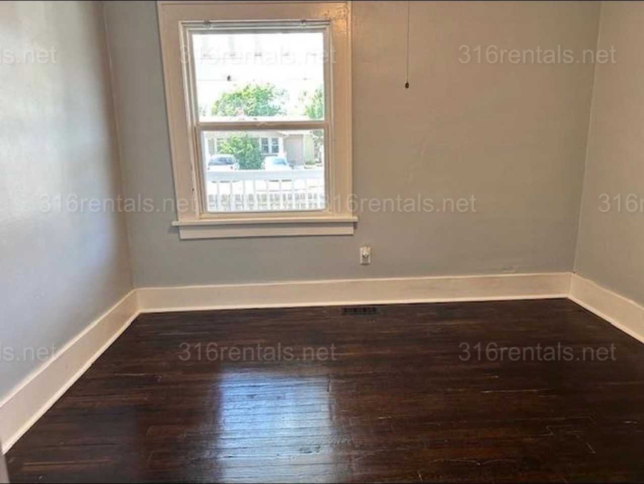 1118 S Hydraulic St - Photo 2 of 13