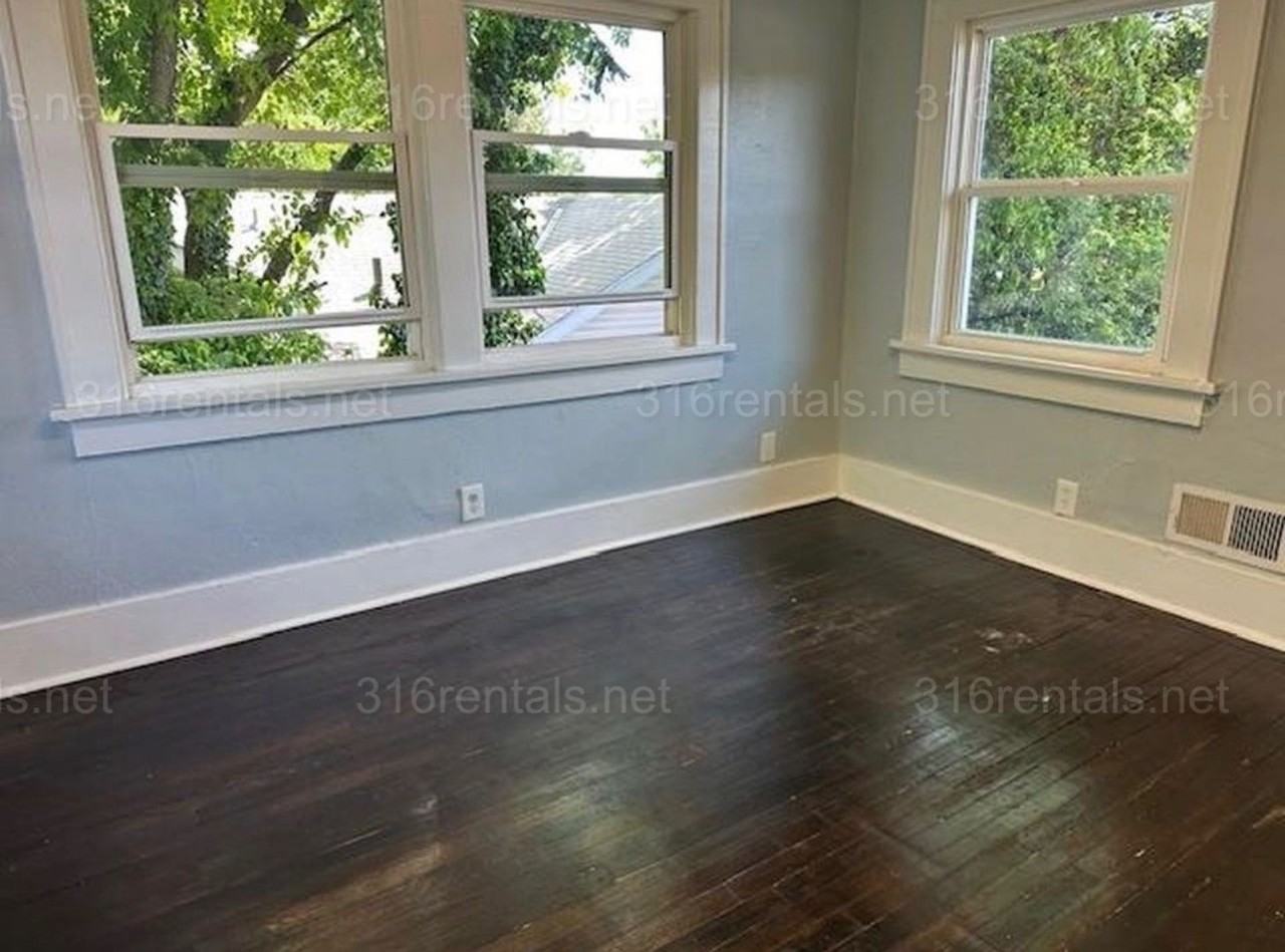 1118 S Hydraulic St - Photo 4 of 13
