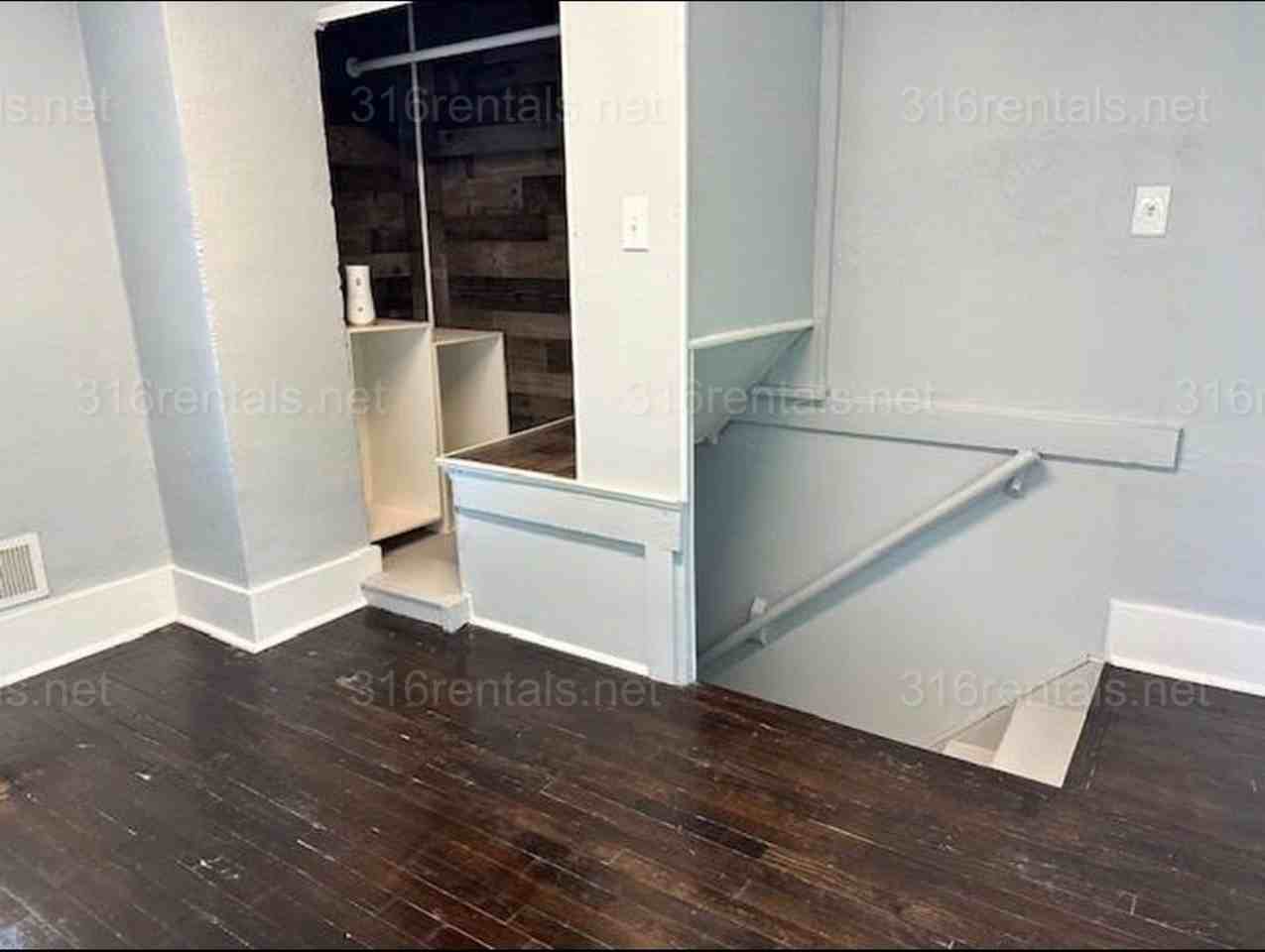 1118 S Hydraulic St - Photo 5 of 13