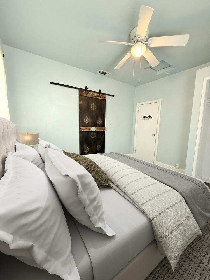 617 Grove St - Photo 4 of 21