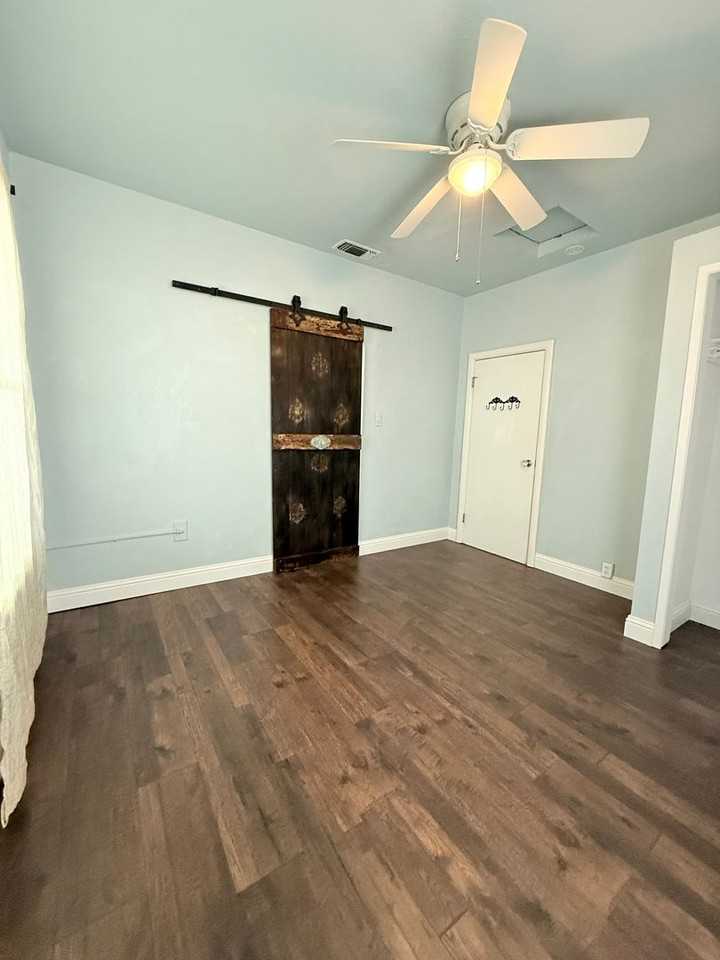 617 Grove St - Photo 5 of 21