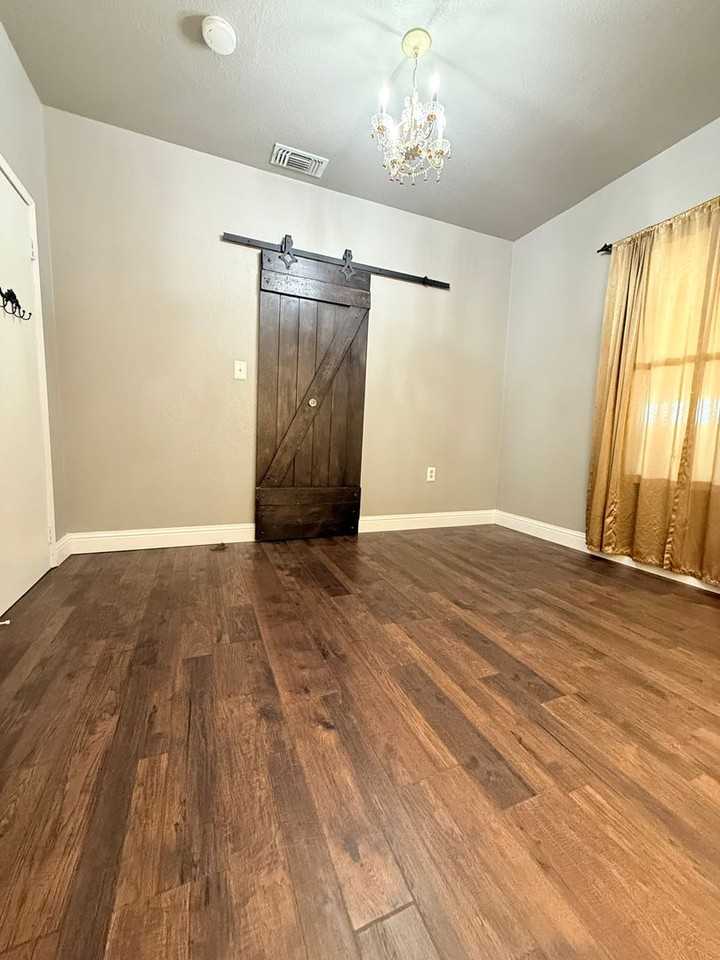 617 Grove St - Photo 7 of 21