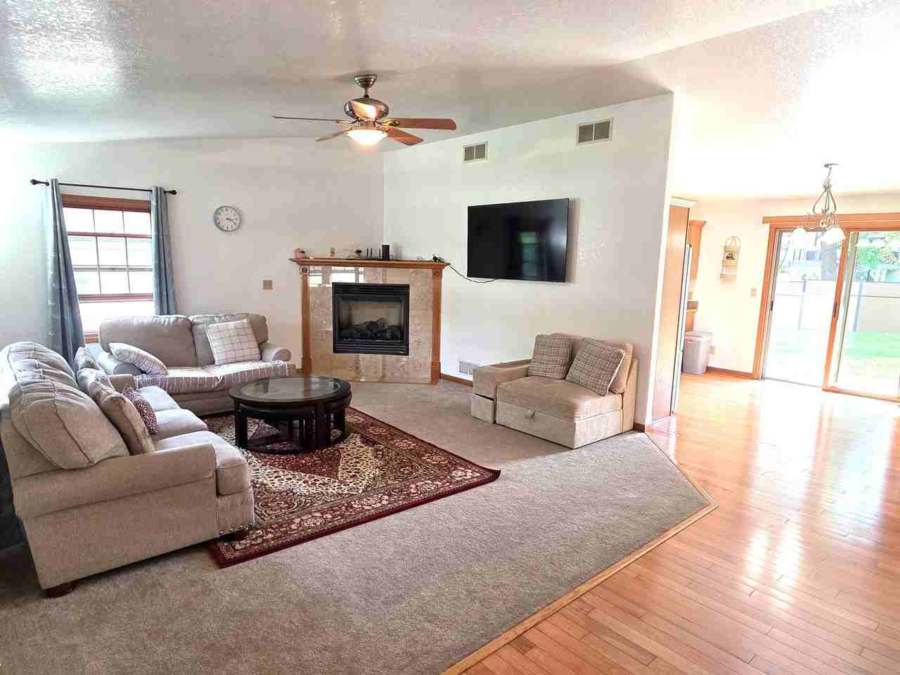 5345 S 43rd St - Photo 3 of 31