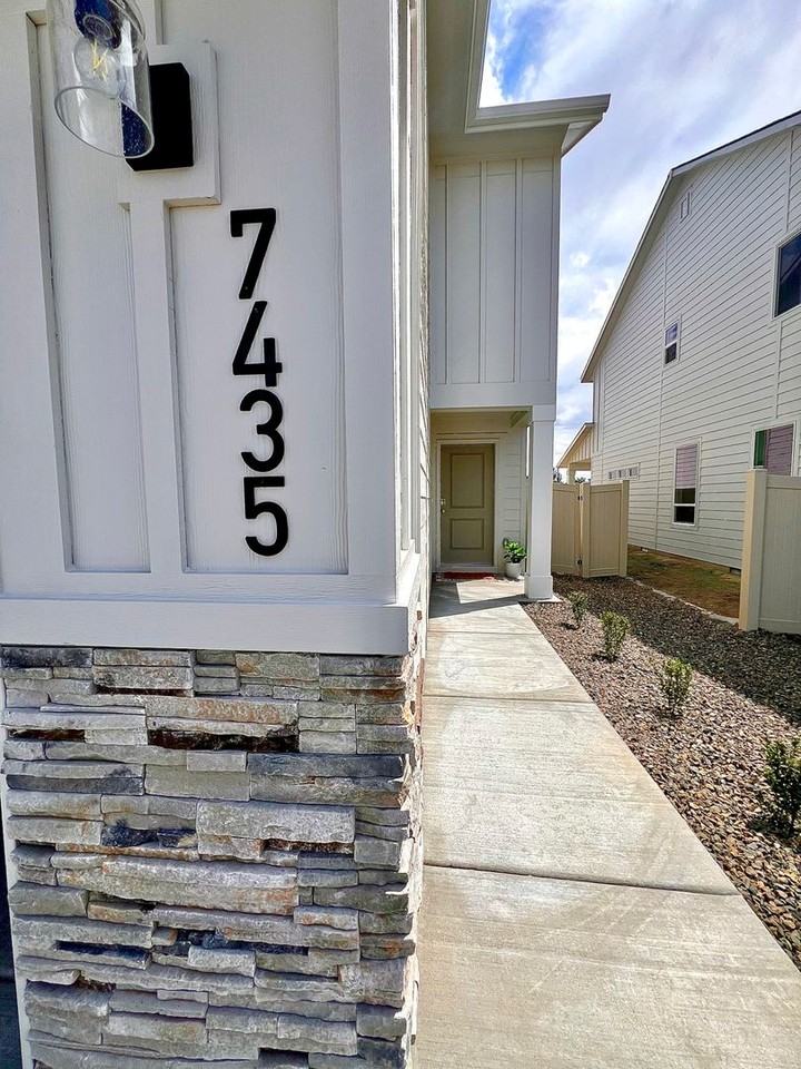 7435 W Trumbull Ct - Photo 3 of 50