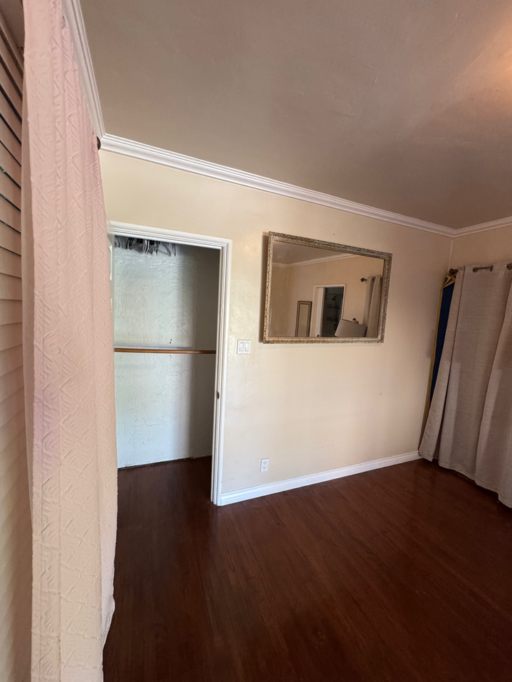 1033 W Micheltorena St - Photo 7 of 16