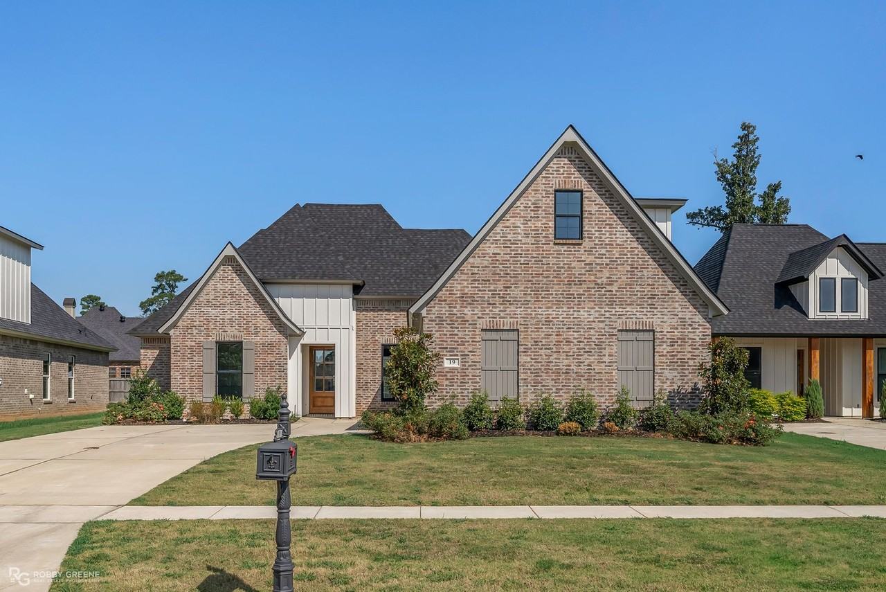 19 Turtle Creek Dr - Photo 2 of 37