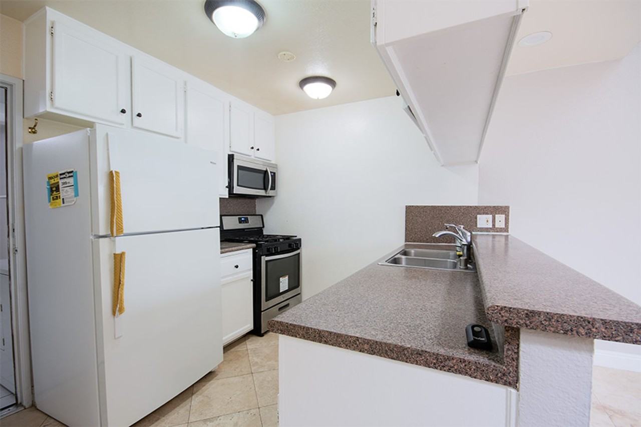 8065 Presidential Way - Photo 5 of 19