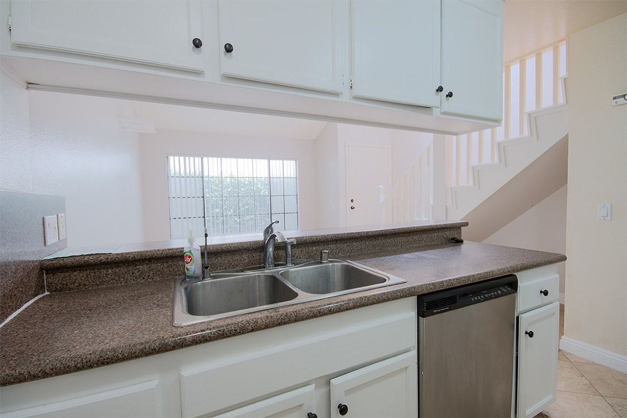 8065 Presidential Way - Photo 6 of 19