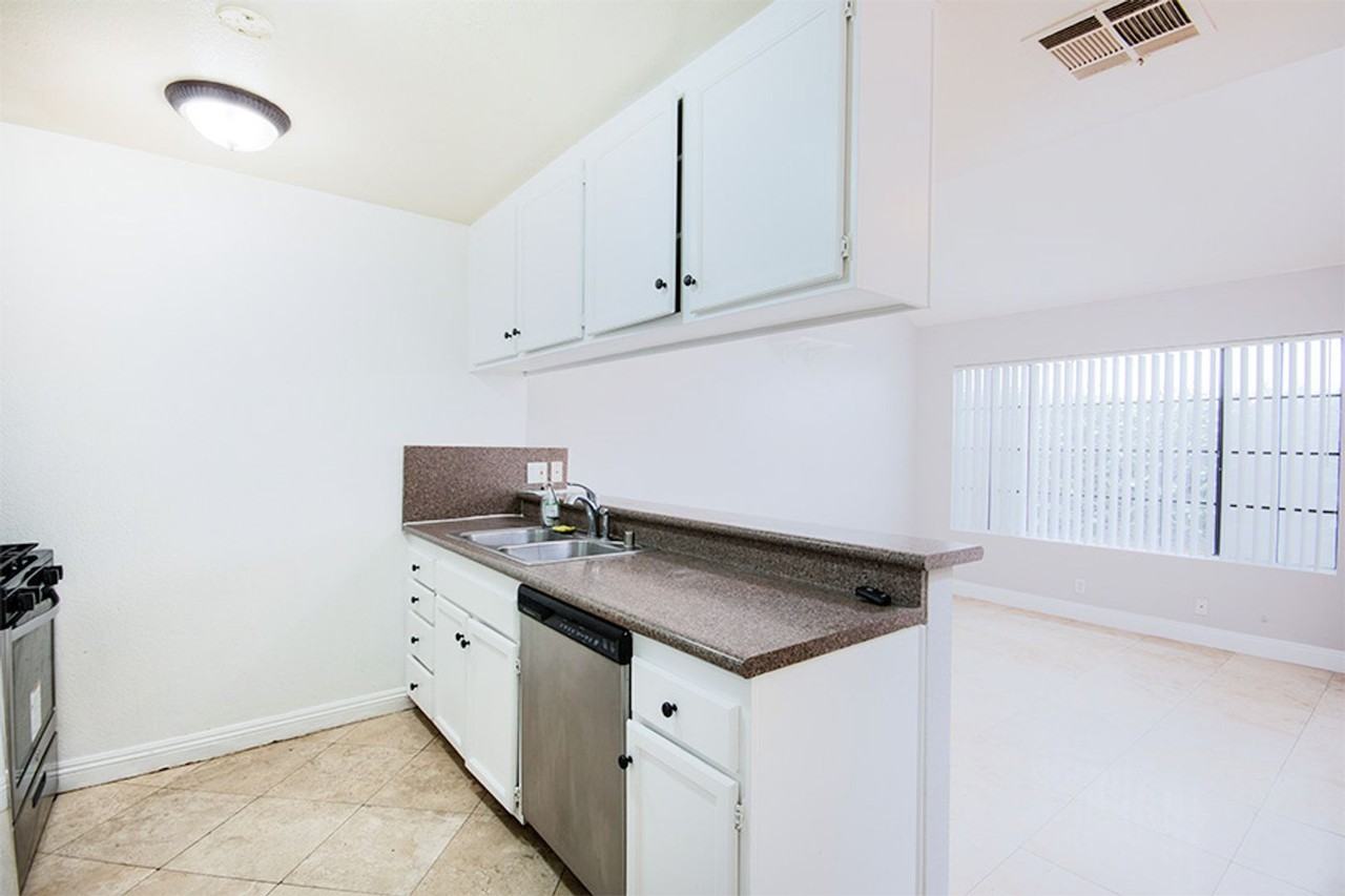 8065 Presidential Way - Photo 7 of 19