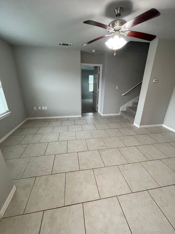 1101 Parkview Dr - Photo 4 of 15
