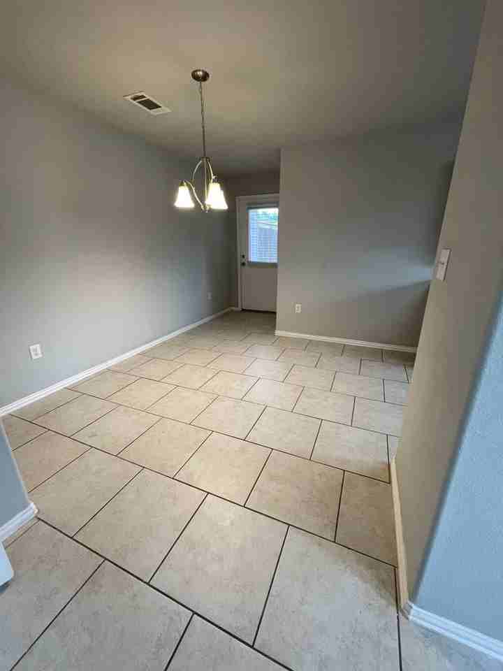 1101 Parkview Dr - Photo 5 of 15