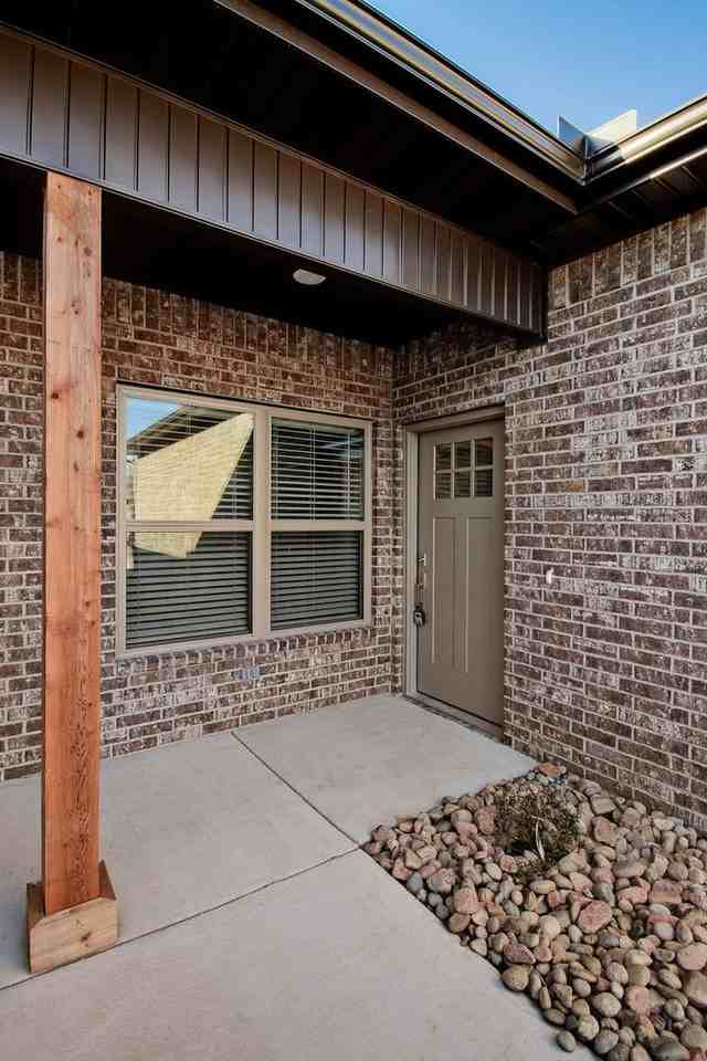 336 Turnberry Ct - Photo 2 of 16