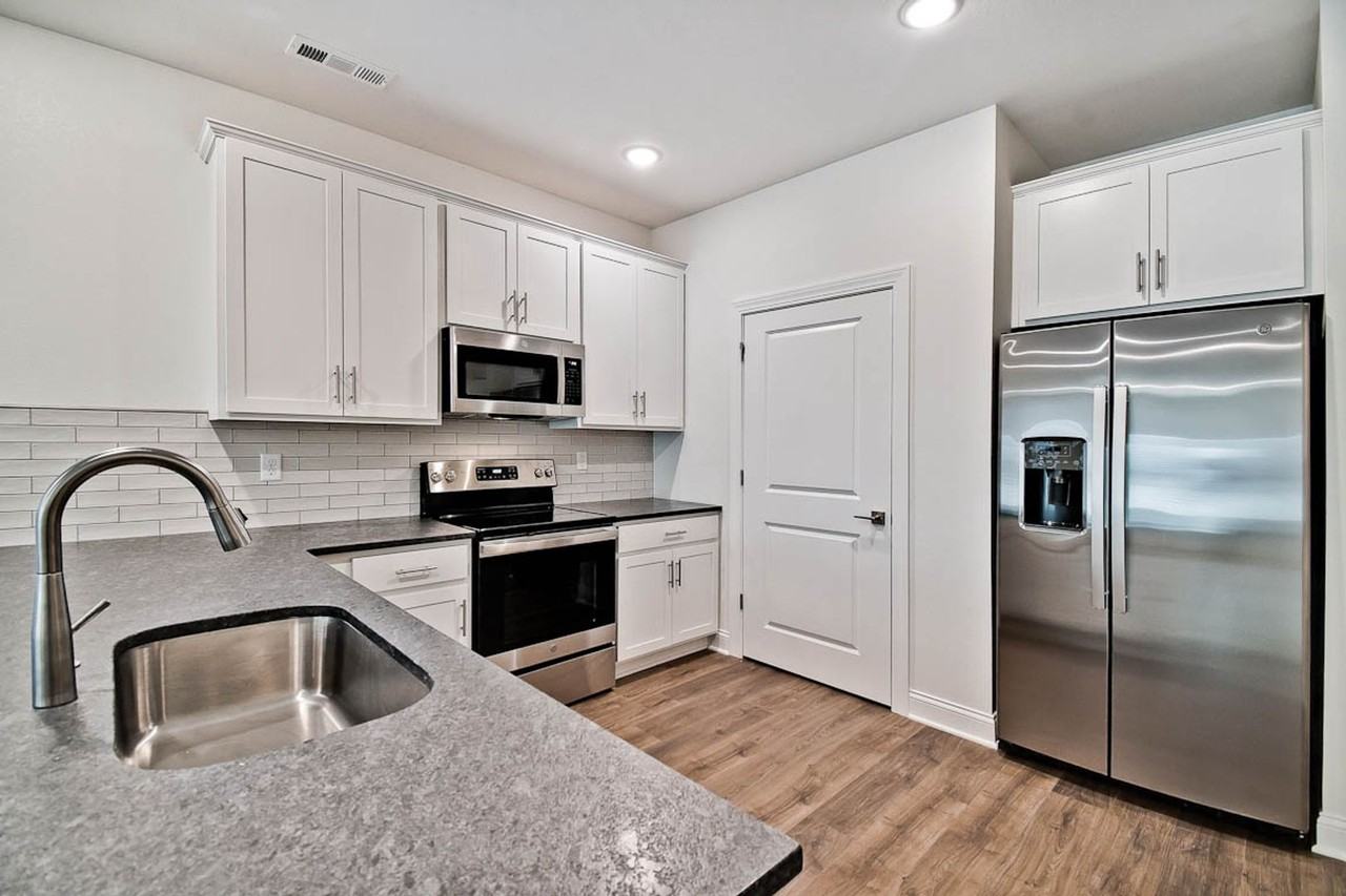 336 Turnberry Ct - Photo 5 of 16