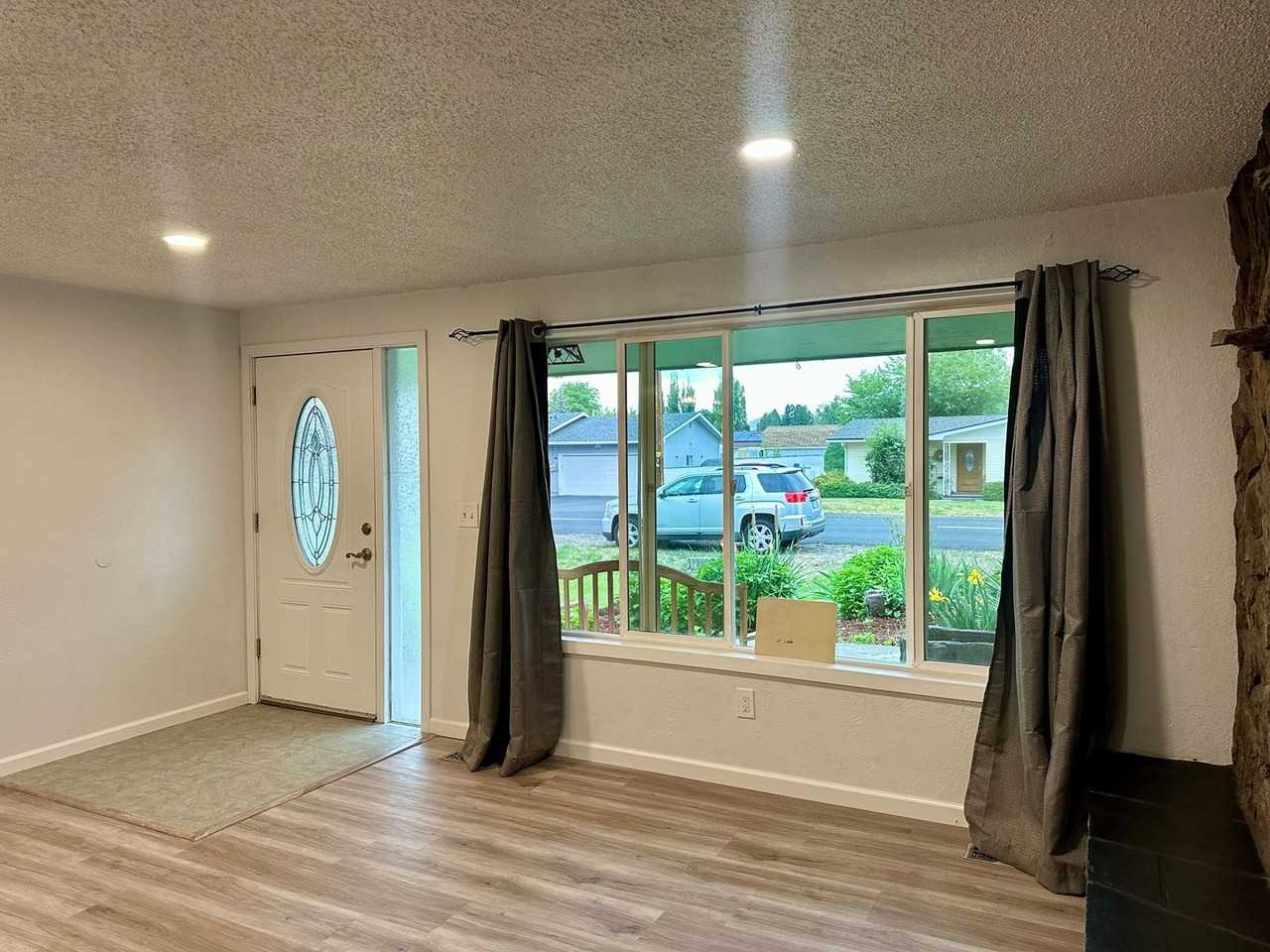 5218 Barry Ave - Photo 7 of 29