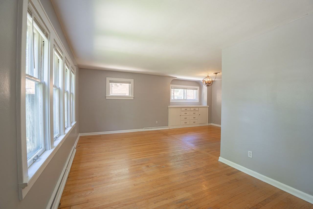 523 E Henry Clay St - Photo 2 of 24