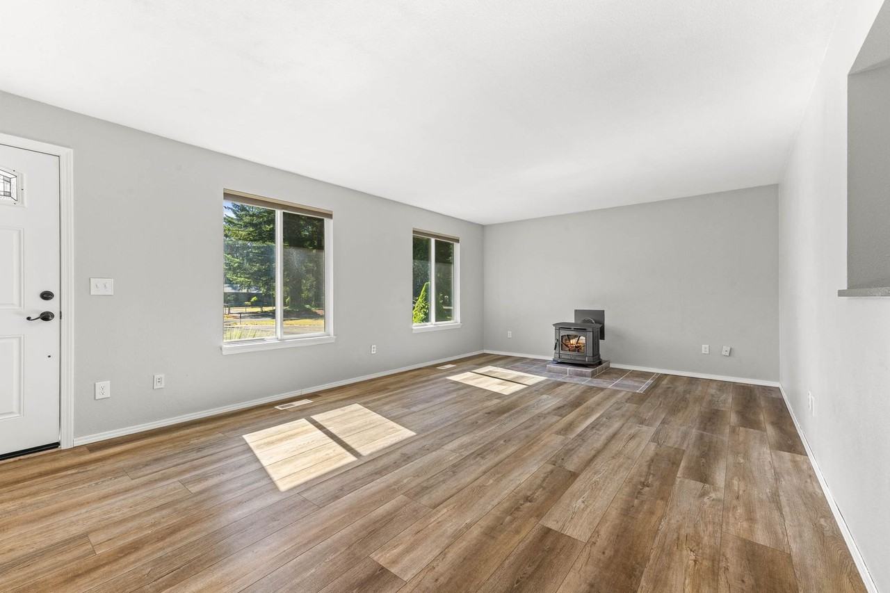 11322 Skagit Dr Se - Photo 4 of 40