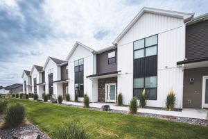 featured image of 284 W 4th S