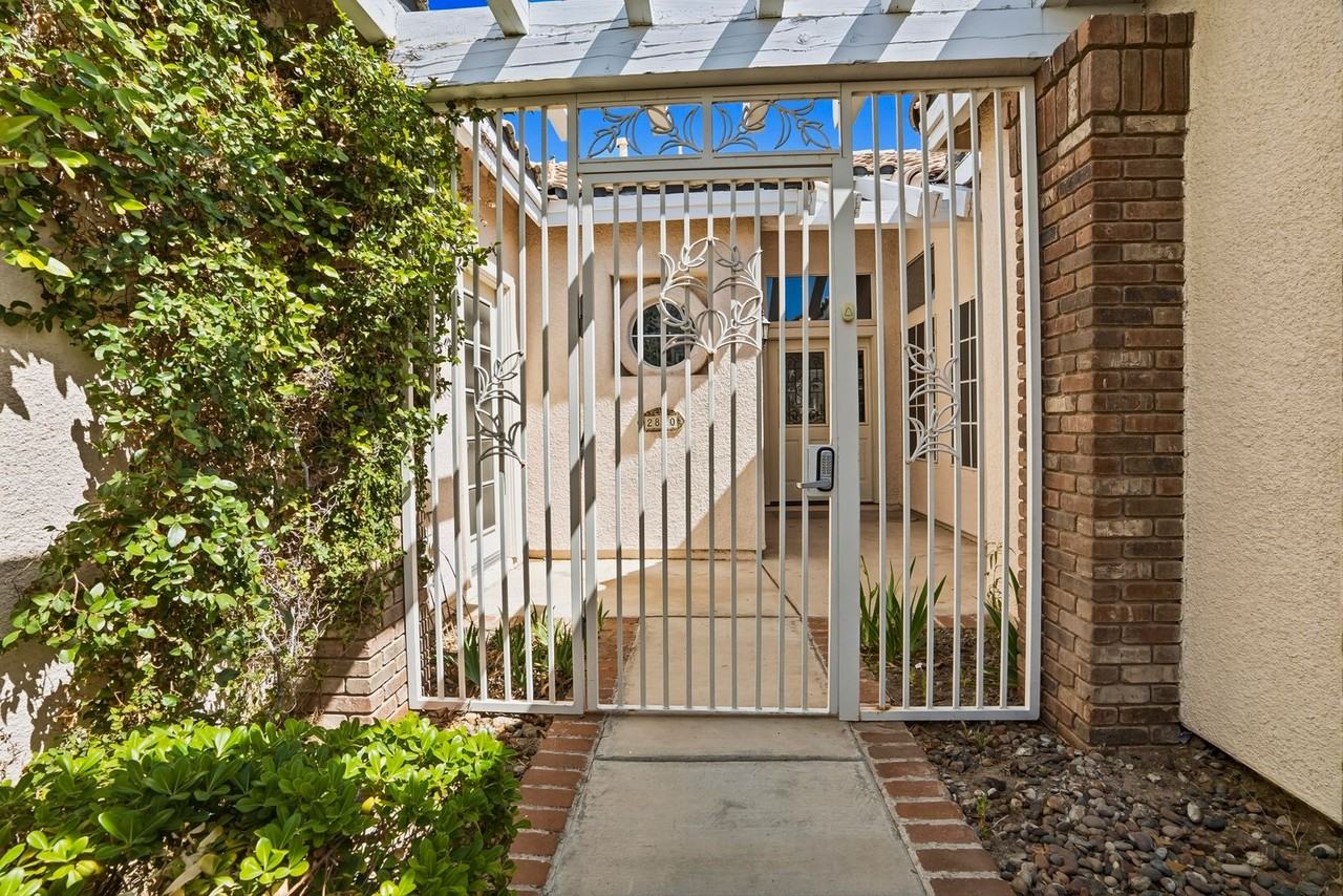 2870 Deerwood Ct - Photo 4 of 39