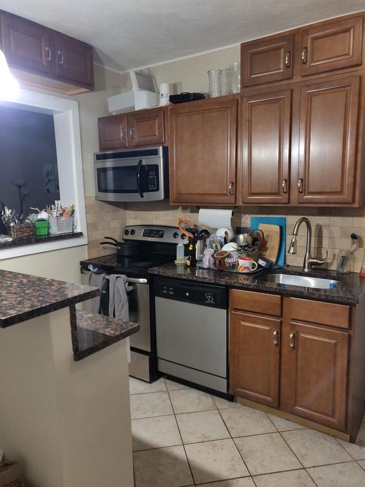 585 Watertown St - Photo 3 of 10