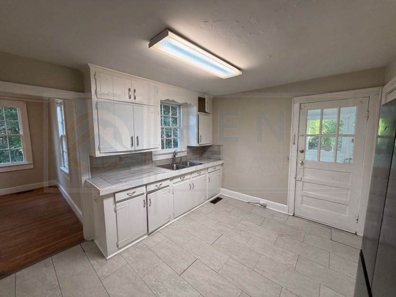 960 Zimalcrest Dr - Photo 5 of 13