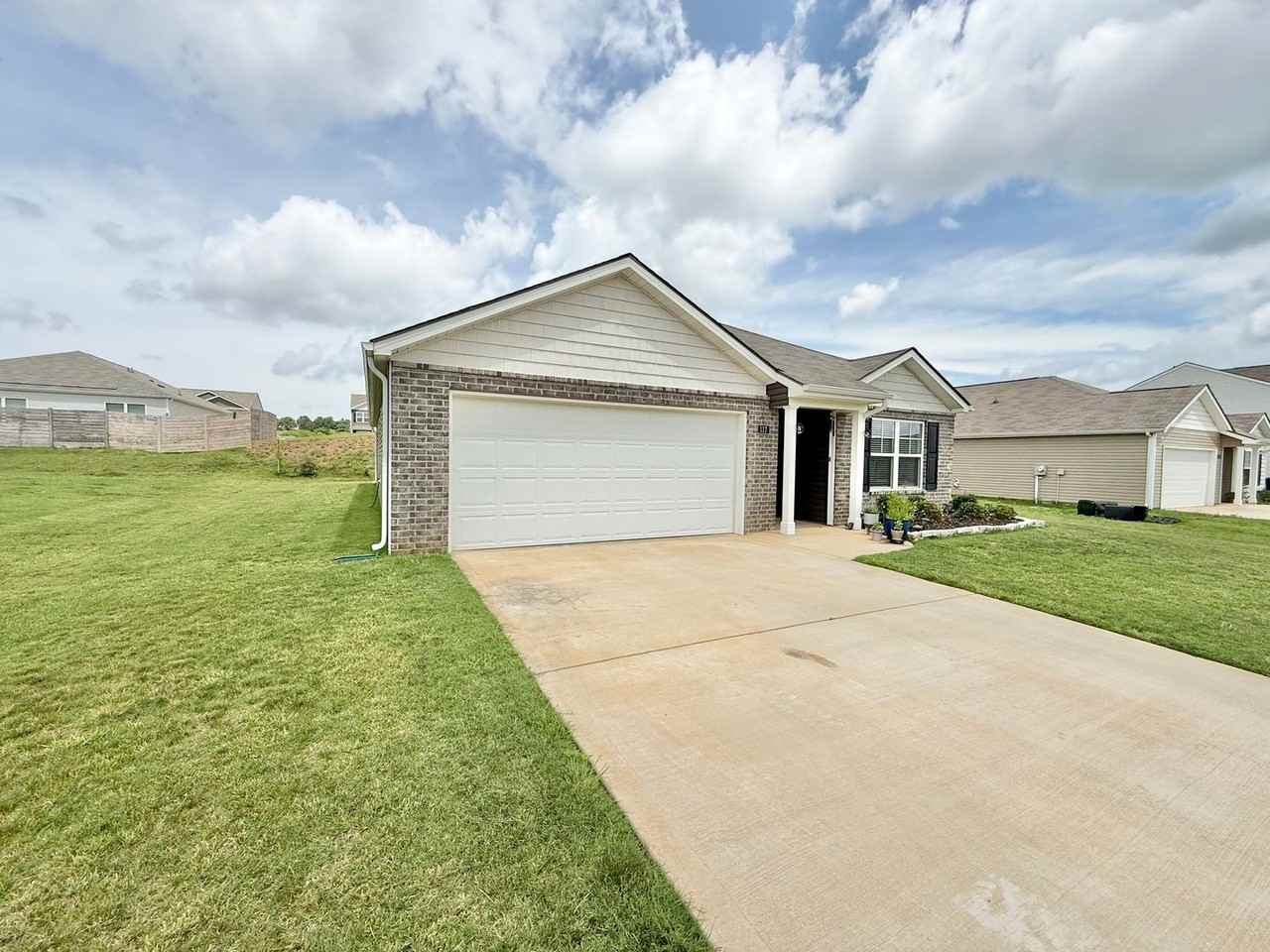 117 Crescent Cir - Photo 2 of 21
